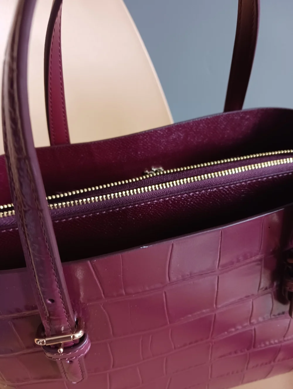 Coach Mollie Crocodile Embossed Red Wine Tote Bag, Crossbody Bag - Picture 6 of 13